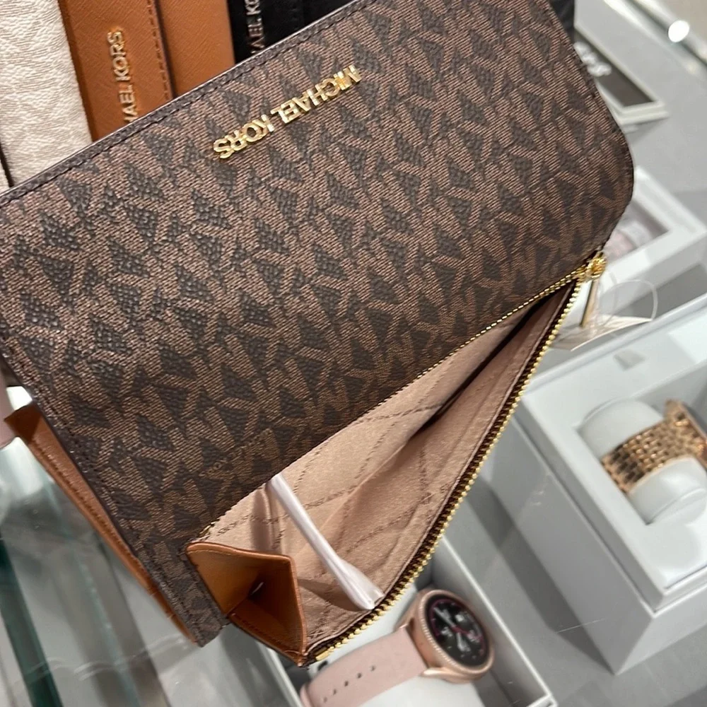 MICHAEL KORS JET SET TRV LARGE TRIFOLD Brown